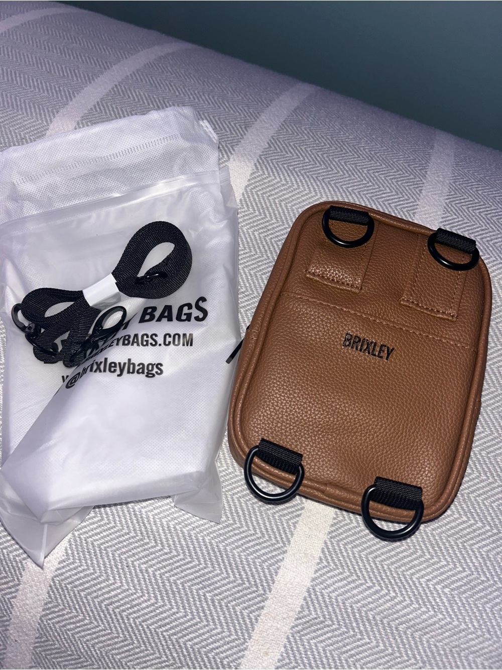 Brixley Men’s Brown Pebbled Leather-Look Belt Bag